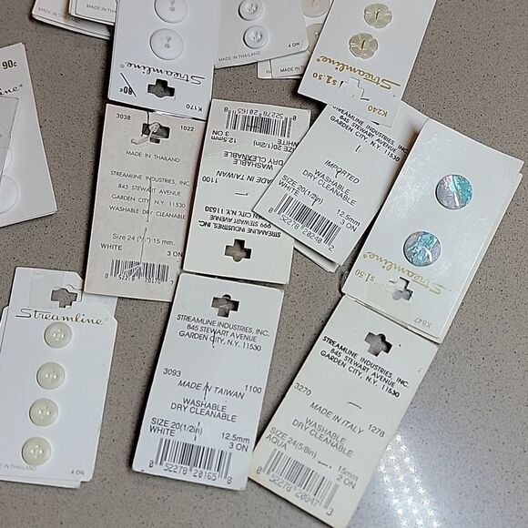 Streamline Vintage Assorted Buttons - Picture 7 of 7